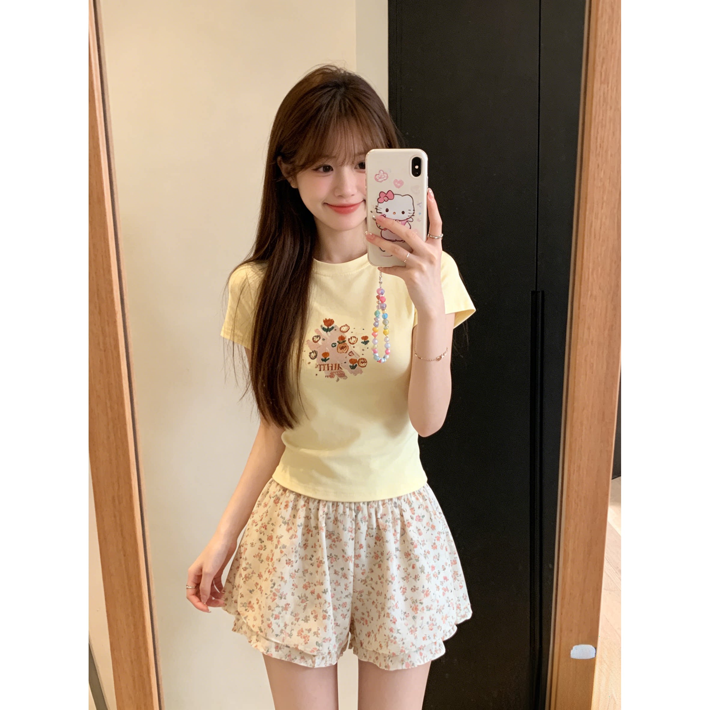 奶黄色减龄夏季正肩圆领小飞袖修身显瘦气质短袖T恤上衣女洋气潮