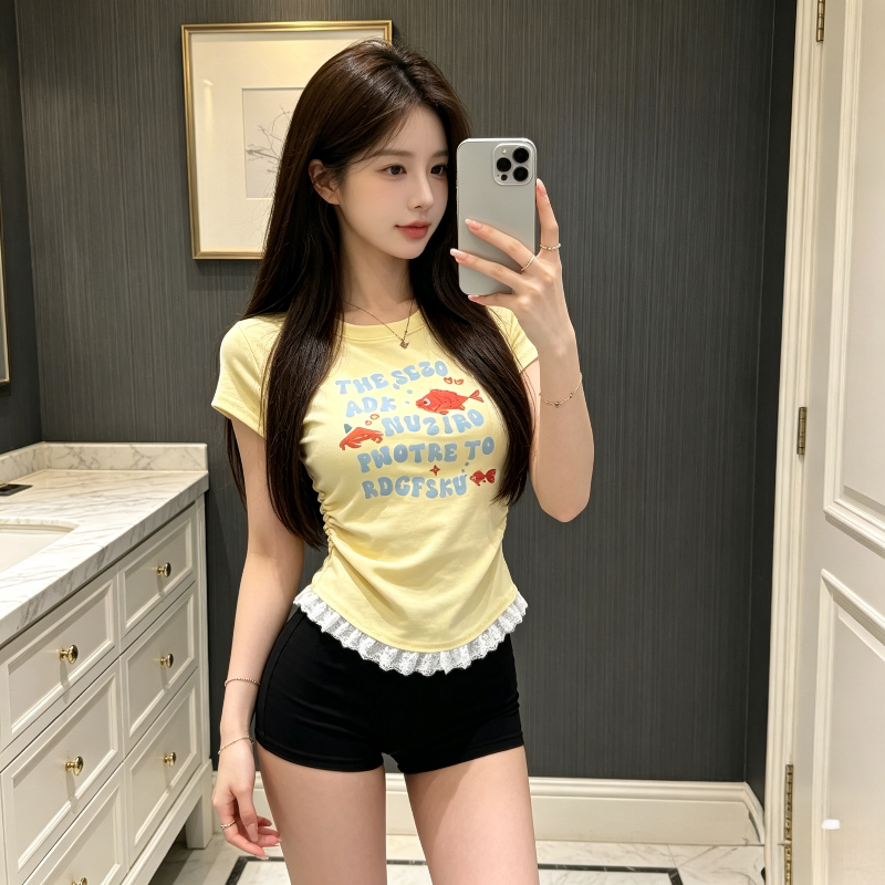奶黄色减龄夏季正肩显白设计感蕾丝花边拼接短款小众短袖T恤女潮
