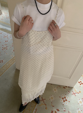 4422新款法式杏色波点吊带连衣裙2024秋冬叠穿设计感百搭上衣女