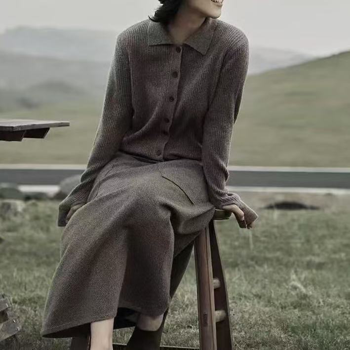 2025秋冬款百搭翻领长袖针织上衣+高腰修身半身裙两件气质