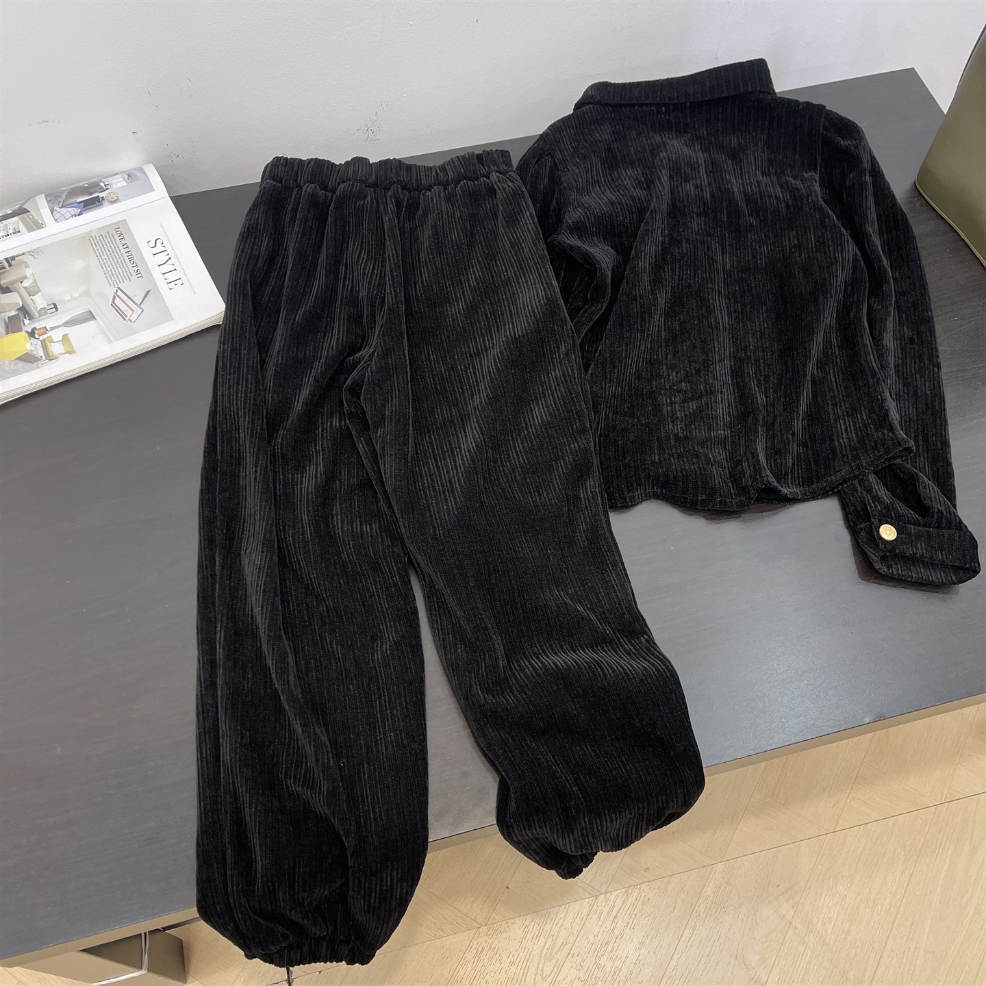 灯芯绒阔腿裤女秋冬新款显瘦+收腰显瘦上衣套装K#30