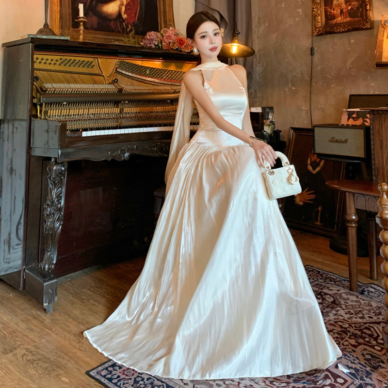 法式挂脖连衣裙日常可穿2026夏订婚晚生日小轻礼服裙气质绝美长裙图片
