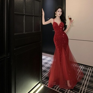 法式宴会礼服敬酒服2026新款复古性感亮片挂脖绑带连衣裙女高级裙