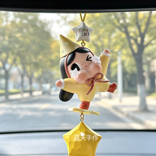 泡泡玛特哭娃可爱车挂生日礼物