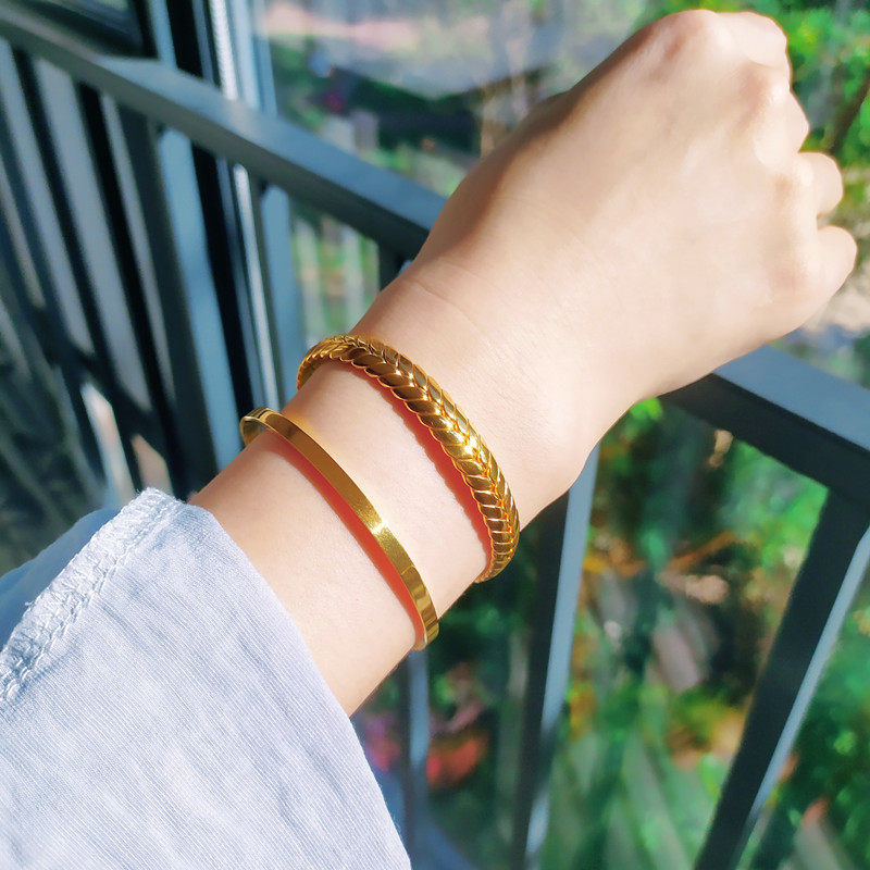 美国钛钢14K 18K包金光面麦穗字母磨砂菱形手镯简约开口chic手环