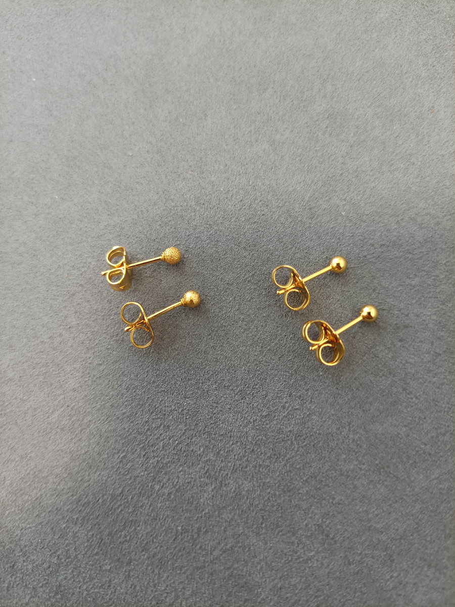 迷你养耳洞18K包金小圆珠耳钉女极简日常通勤款磨砂光面豆豆耳环