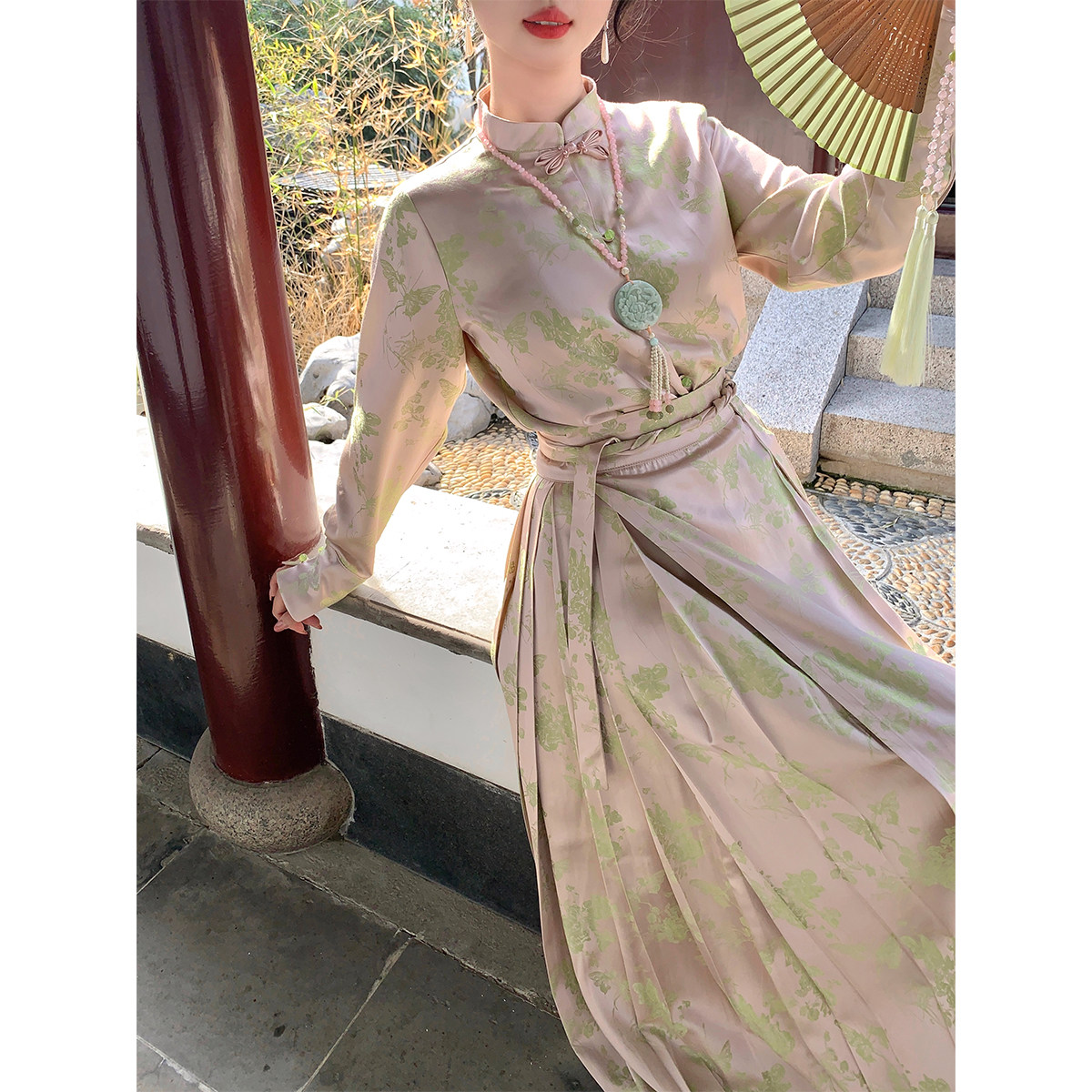 麓津自制《入画江南》粉绿提花珍珠缎素雅水乡调衬衫一片式马面裙