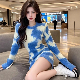 法式 巨好看蓝色扎染圆领针织连衣裙女秋冬小个子收腰内搭包臀短裙