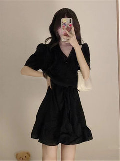 黑色连衣裙女夏2024新款法式赫本风V领温柔气质显瘦小个子小黑裙