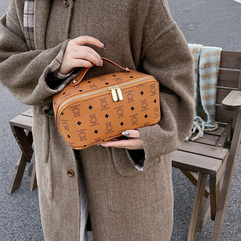 厂家批发新款PU枕头化妆包女便携式化妆品收纳包旅行大容量洗漱包