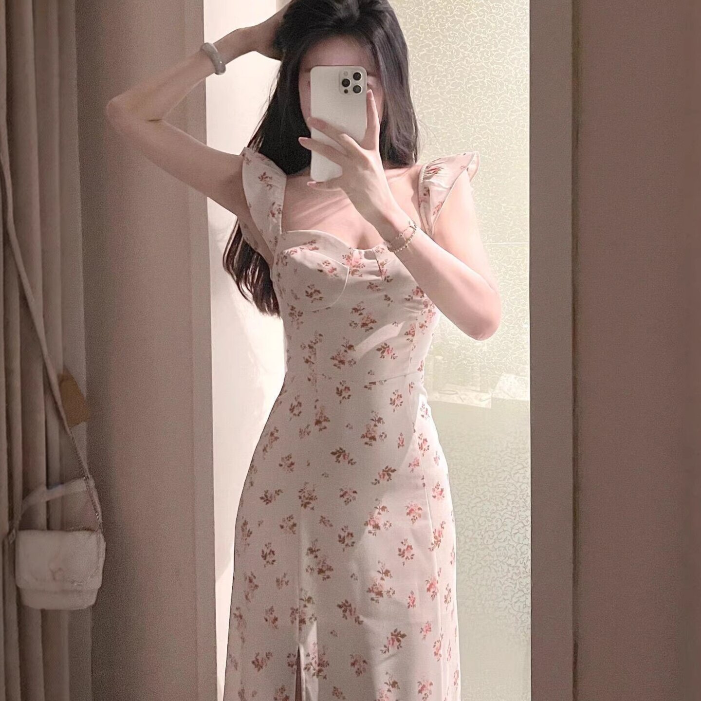 法式茶歇碎花小飞袖连衣裙子女夏季v领度假修身显瘦开叉吊带长裙