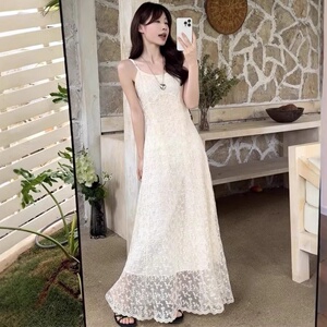 现货法式刺绣蕾丝吊带连衣裙女夏感气质初恋海边度假沙滩长裙
