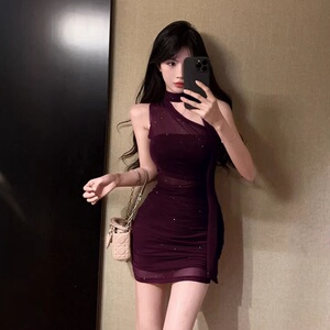 性感辣妹紫色镂空挂脖斜肩连衣裙小众设计感收腰气质修身包臀短裙