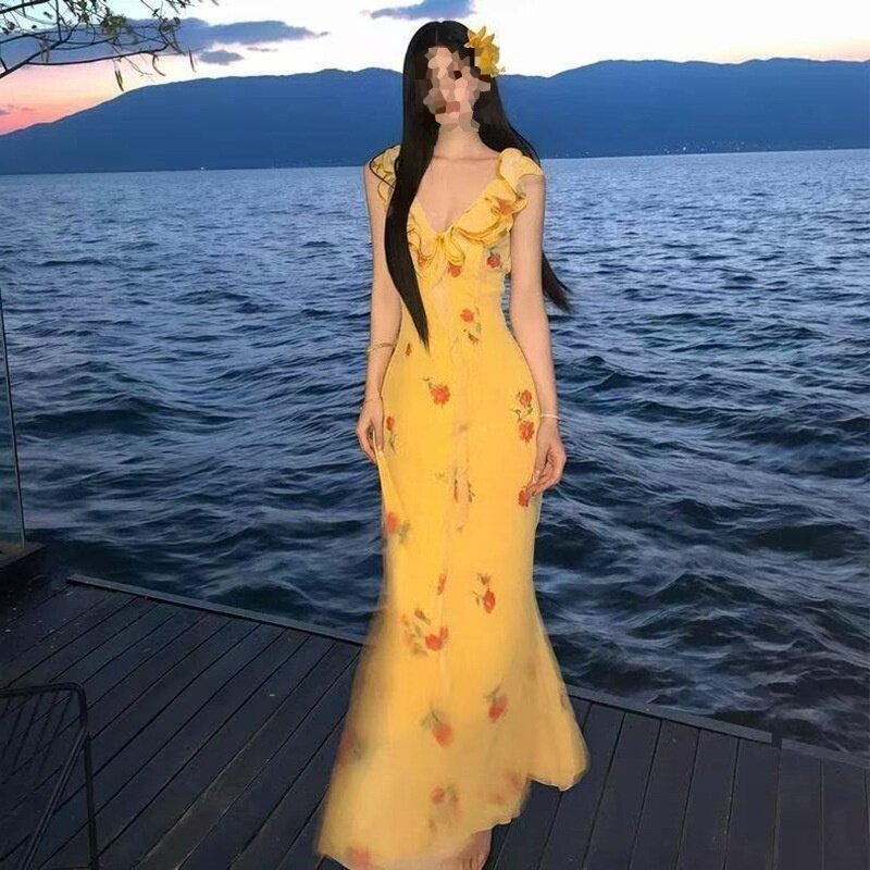法式V领黄色碎花吊带连衣裙子女夏季气质收腰显瘦多巴胺甜美长裙