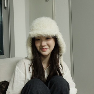 定制货!发财宅女同款白色毛绒护耳帽女秋冬防风保暖雷锋帽滑雪帽