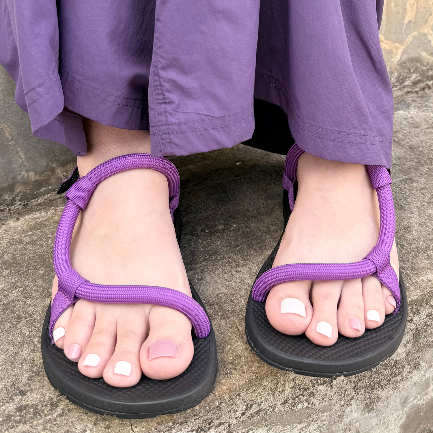 进口凉鞋女巨好看的紫色绑带沙滩鞋仙女平底新款夏季度假上班轻便