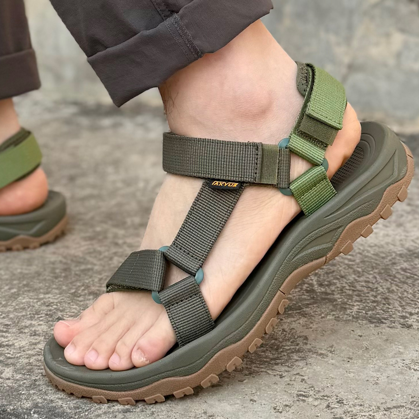 越南原装进口户外凉鞋男鞋魔术贴学生青少年运动鞋防滑耐磨沙滩鞋