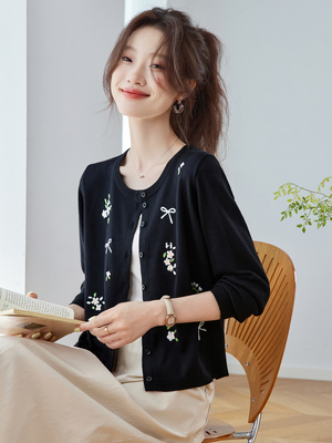 2025新款早秋装穿搭刺绣花针织衫开衫外套女搭配裙子的薄款小外搭