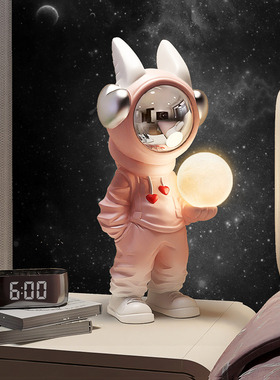 宇航员灯太空人摆件高级感卧室床头柜实用创意闺蜜生日礼物送女生