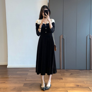 THEWOW 蕾丝拼接丝滑细腻丝绒V领珍珠排扣中长连衣裙秋 优雅迷人