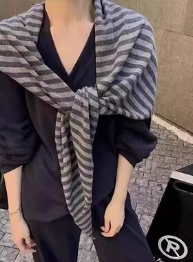 条纹搭肩小披肩女秋季外搭设计感小众网红打结空调房配群子围巾潮