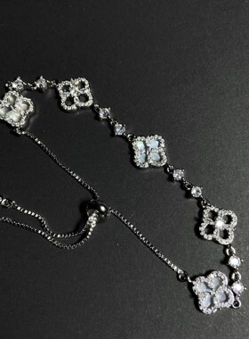 韩国四瓣花锆石花朵手链轻奢高级感气质可调节手环新款手饰女批发