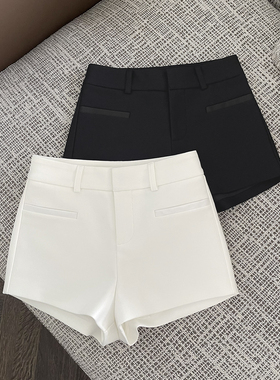 白色西装短裤女修身包臀2025新款紧身小个子辣妹裤自然腰辣妹热裤