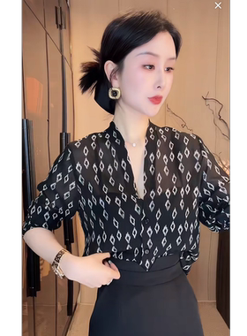 刘欣服饰 新款减龄显瘦上衣洋气百搭夏季时尚设计感长袖上衣35981
