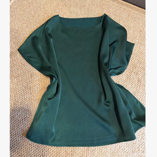 刘欣服饰 新款四季款设计感短袖打底T恤减龄显瘦轻奢气质上衣6541