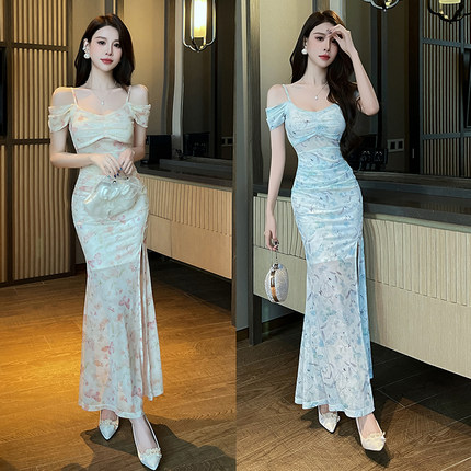 柔式蓝色碎花吊带连衣裙女性感露肩长款晚礼服spa足疗技师工作服
