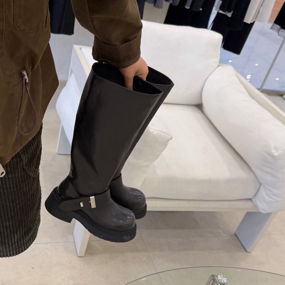真皮皮带扣侧拉链粗跟长筒靴