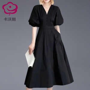 欧美时尚气质V领黑色连衣裙2026夏季新款复古赫本风修身显瘦A字裙
