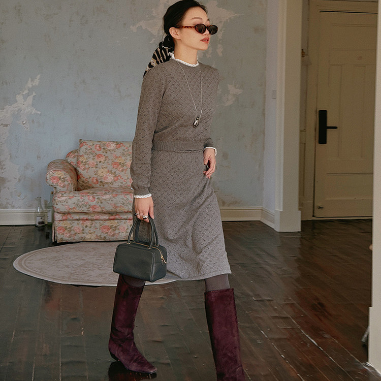 断码 日常好穿 法式复古时髦手钩花边镂空针织上衣+松紧腰半身裙