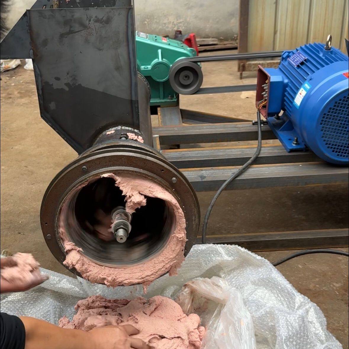 养殖专用绞肉磨骨泥机鸡鸭鹅鱼肉五谷杂粮磨粉机辣椒粉碎机磨浆机