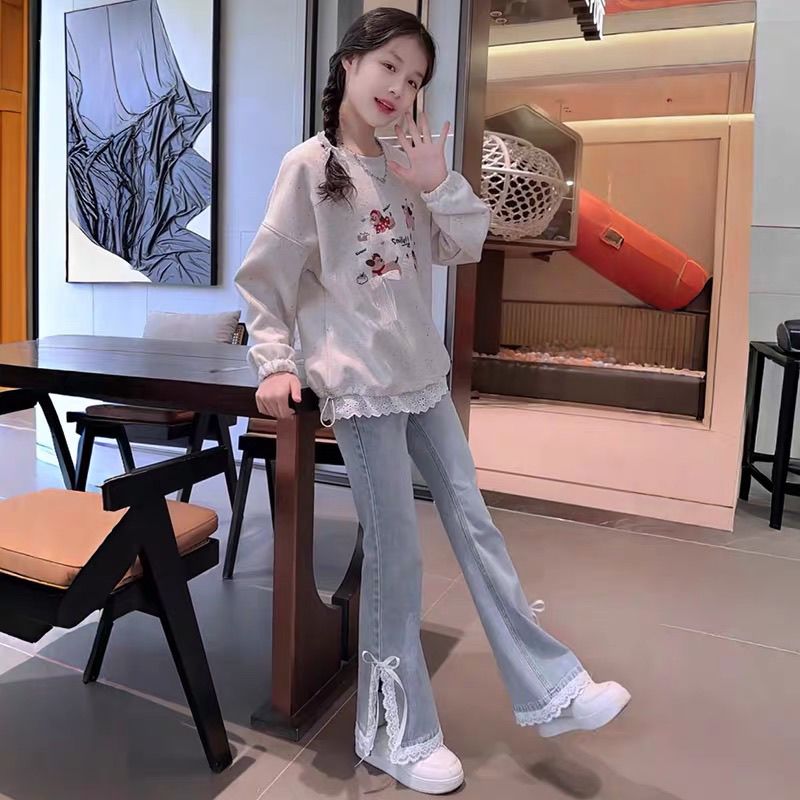 女童春款套装2025新款洋气中大童蕾丝卡通卫衣牛仔喇叭裤两件套潮图片