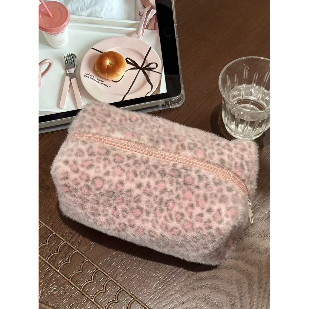 新款粉色豹纹化妆包女便携式旅行化妆品收纳袋