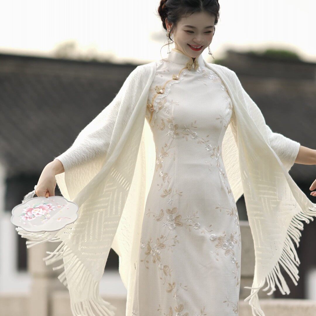 2025年新款旗袍披肩外搭长款镂空百搭气质披风针织流苏新中式斗篷