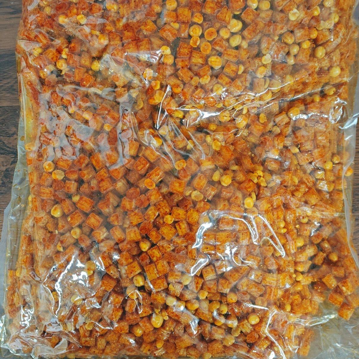 休闲零食辣条香辣素牛肉粒怀旧老式黑辣条辣块大刀肉4.75斤素肉