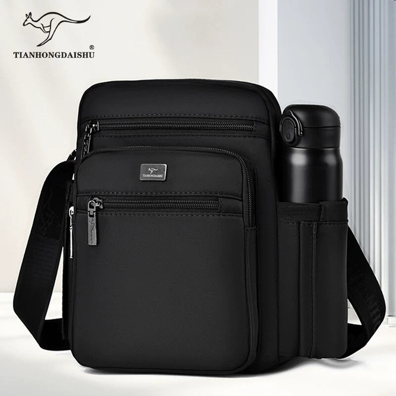 男士2026新款休闲防水单肩斜挎包多功能出行便捷水壶包帆布背包夏