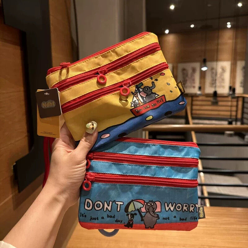 Ndht可爱卡通三层拉链护照收纳包化妆包零钱耳机可携式手拎证件包