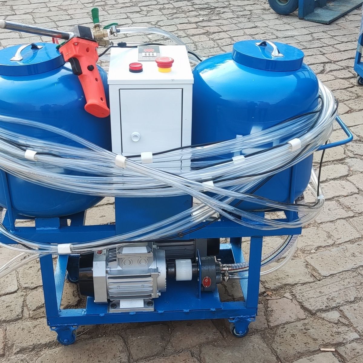 聚氨酯黑白料小型喷涂机补口冷库浇筑保温便携式外墙低压发泡机