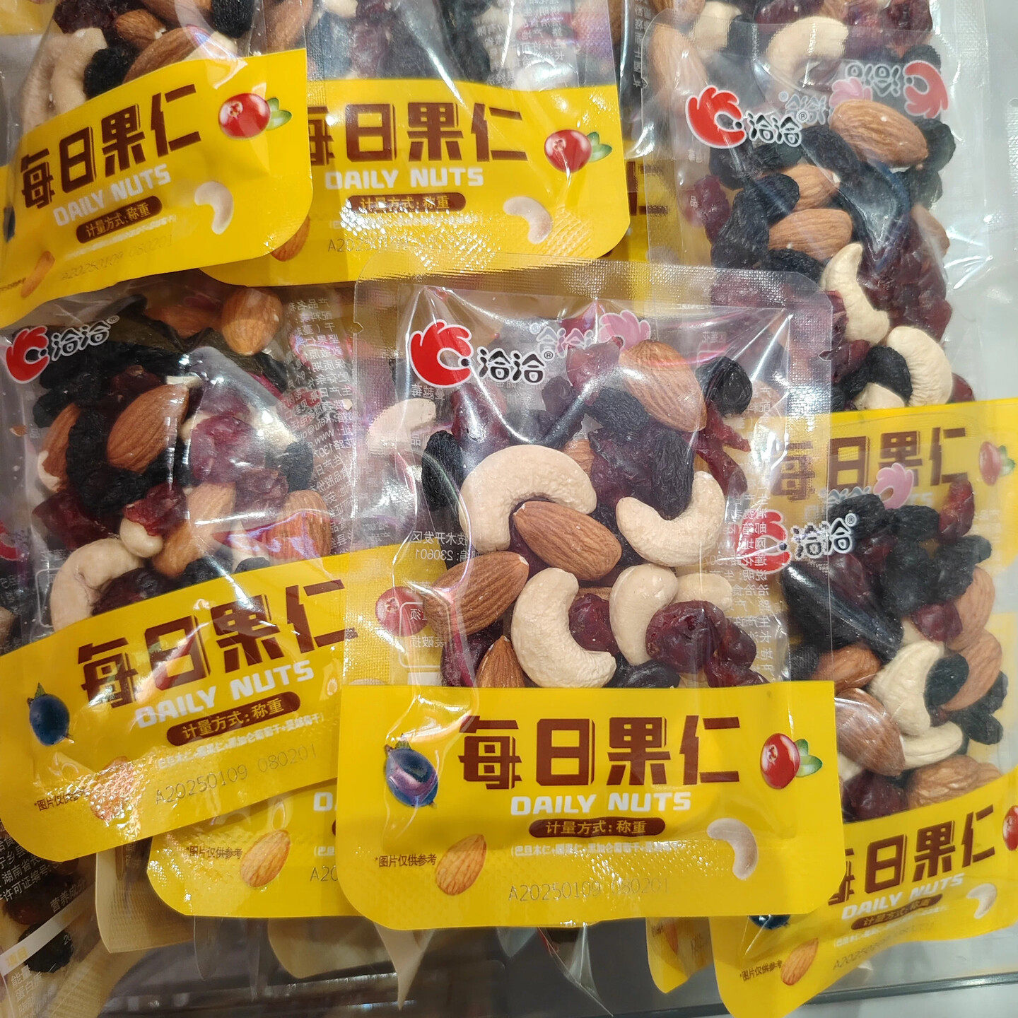 洽洽每日果仁腰果仁巴旦木仁葡萄乾蔓越莓散称营养学生上班零食