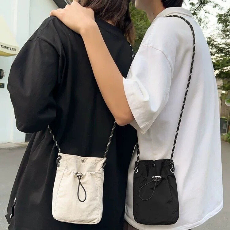 夏天夏季超火轻便帆布斜挎迷你小包包女士2026新款尼龙散步手机包