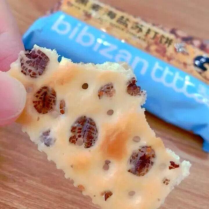 @新疆包邮西藏新货黑麦海盐苏打饼干整箱饱腹代餐梳打小零食小吃