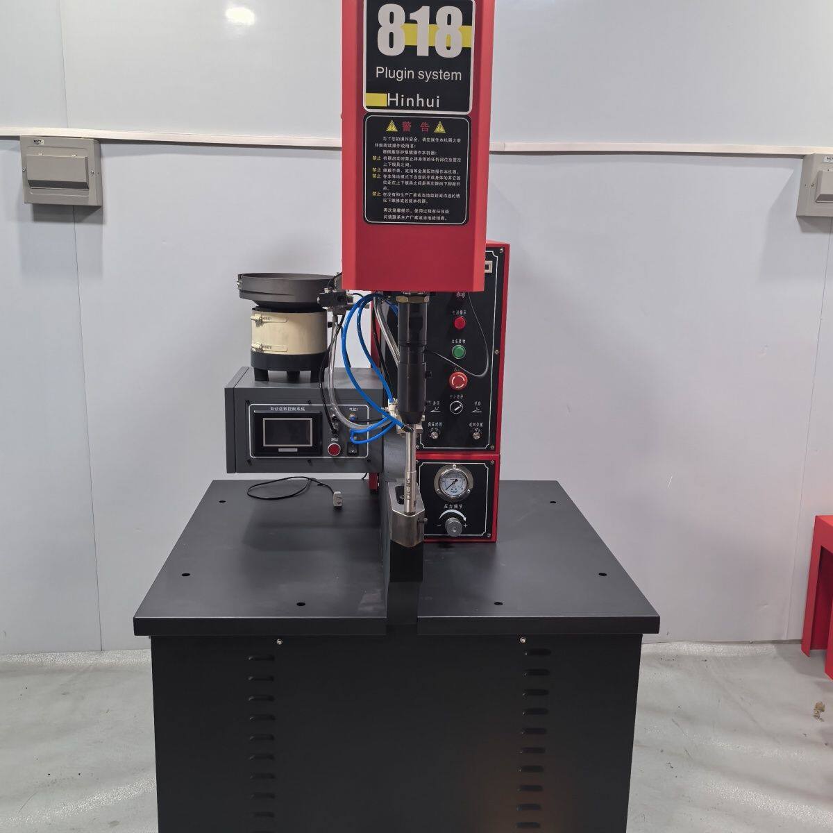 全套压铆机自动送料工具模具厂家直销价格优惠质量保证。