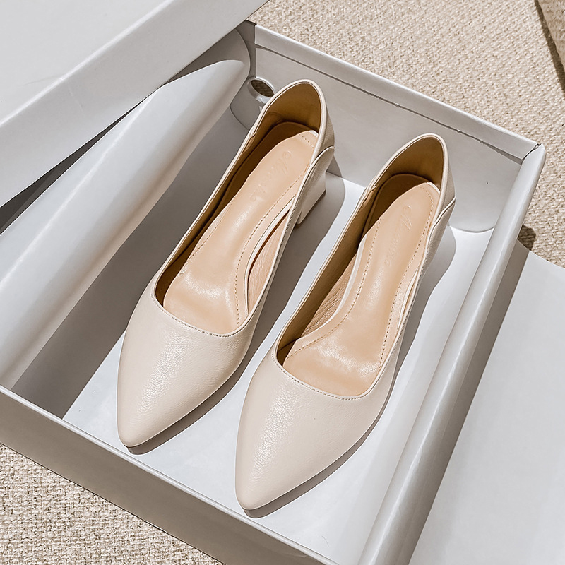 尖头高跟鞋女2025新款秋季百搭职业鞋工作鞋粗跟软皮中跟大码单鞋