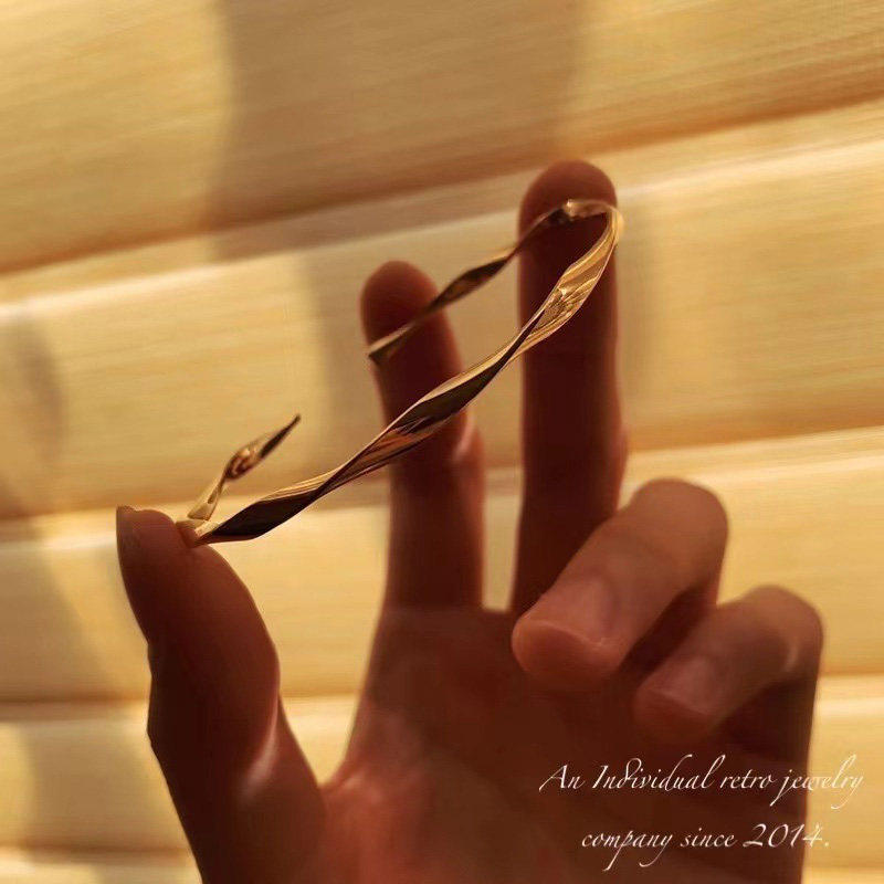 the poet|桂冠诗人 金色维多利亚复古旋转镀金罗马手镯