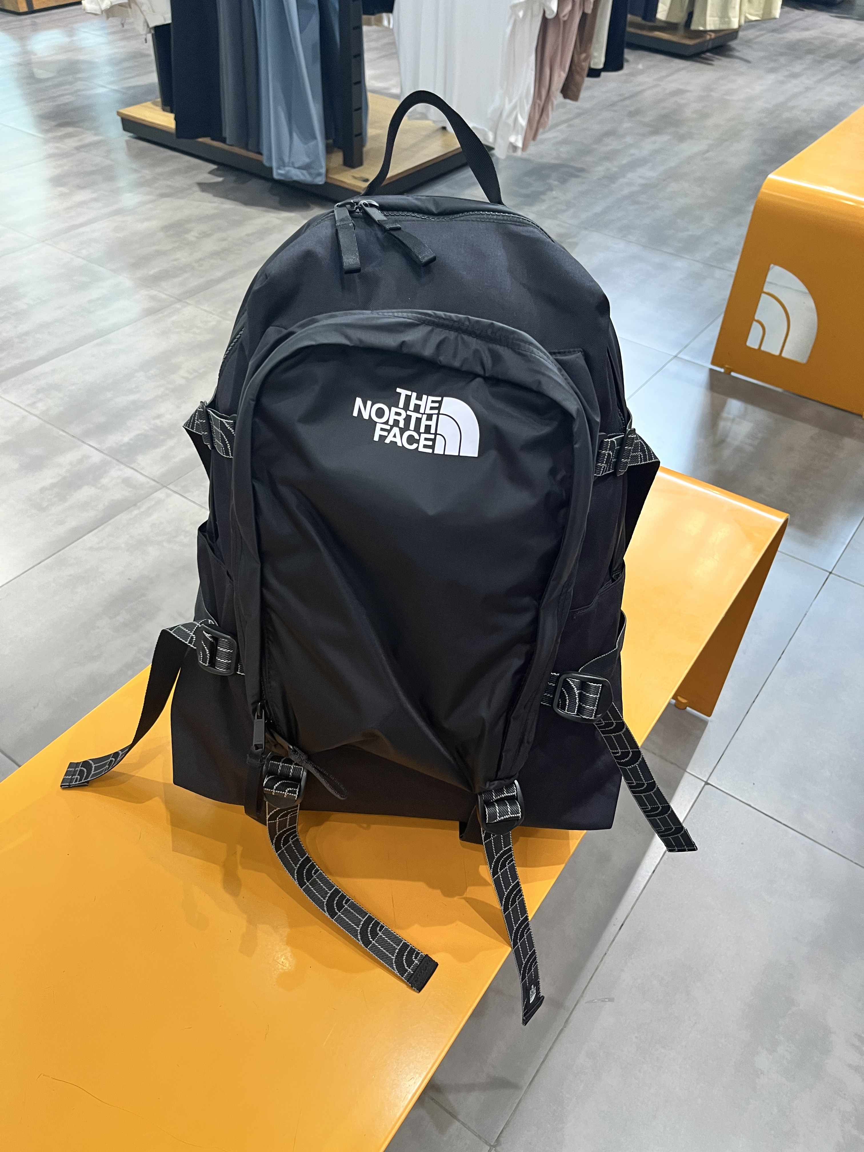 超推荐 TheNorthFace/北面男女款30升双肩背包城市旅行包 8DJJ图片