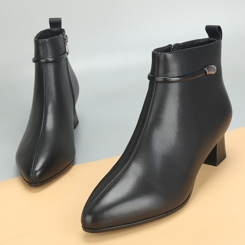 大码女鞋41到43秋冬2025新款真皮靴子粗跟短靴女靴加绒棉鞋丫丫42