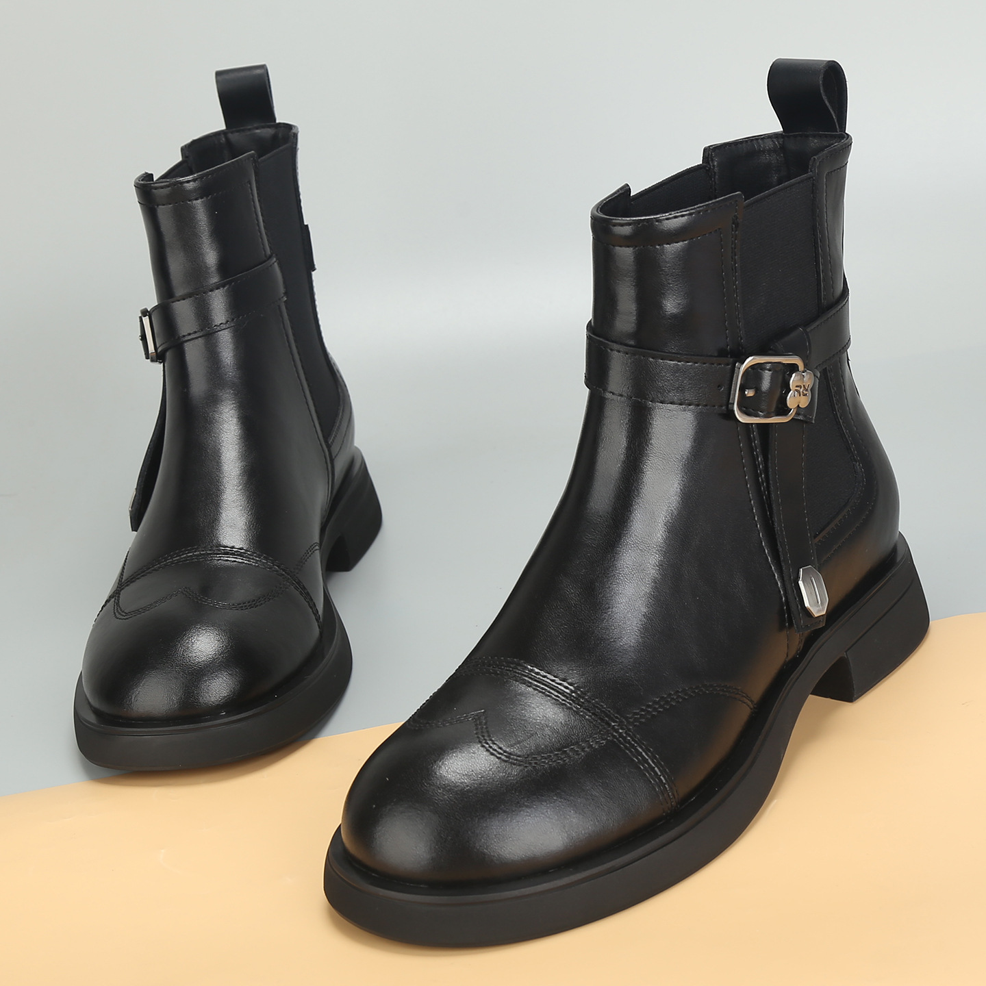 宽胖脚大码女鞋41到43秋季新款真皮靴子粗跟短靴切尔西靴宽头女靴